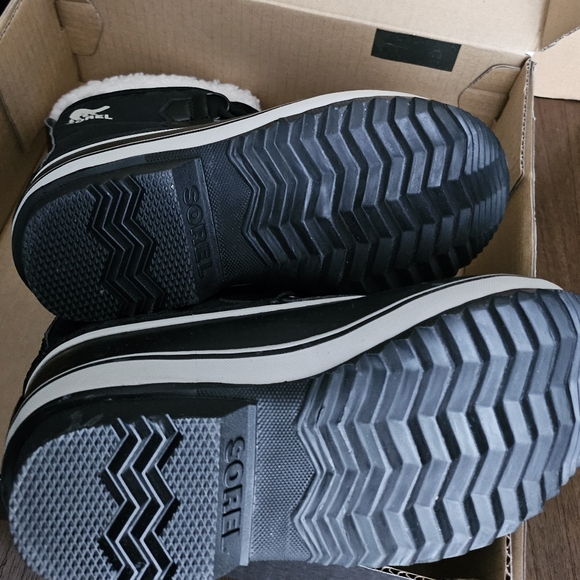 Sorel Kids waterproof Winter Boots in size 1 - Picture 3 of 4